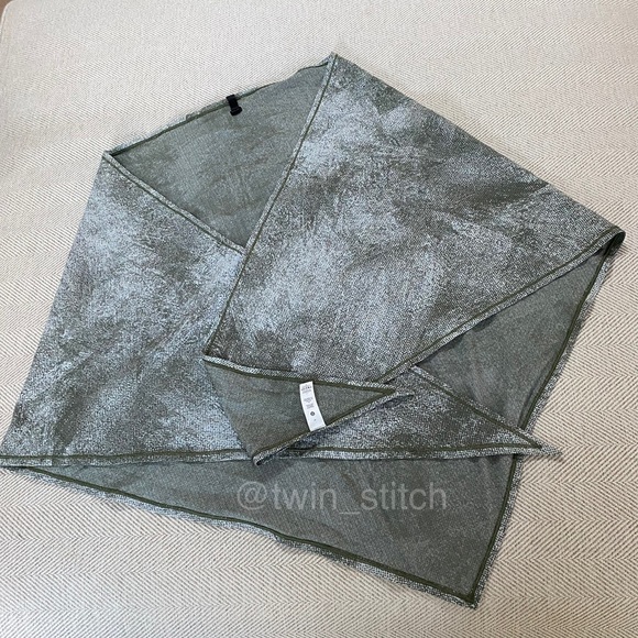 Lululemon All You Need Scarf Pixel Jacquard Alpine White Medium Olive - Picture 3 of 8